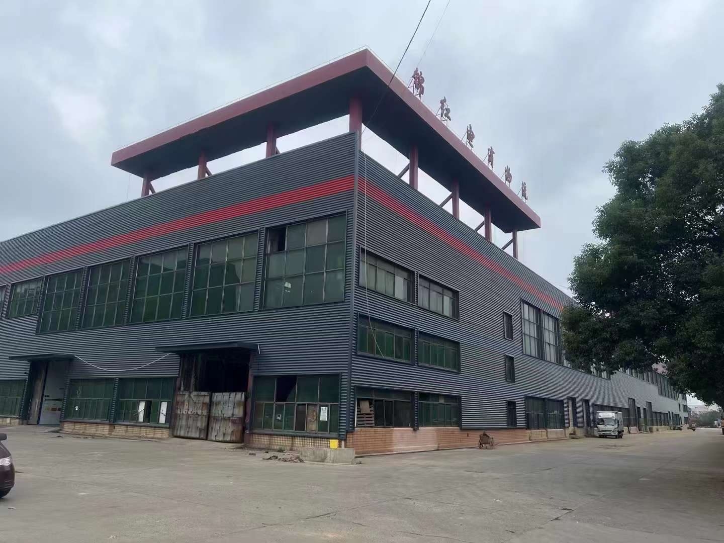 临街15米高工厂 接受私人订制 改造升级 可生产 可开店-图1