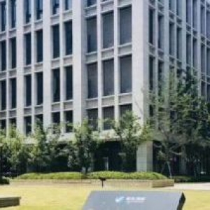 中环沿线，稀缺1&minus;2层1500平米花园式高标厂房租售，政府直招，无中介费用