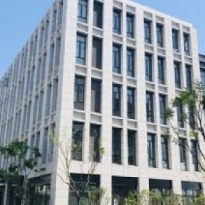 优质产业园招商，2000平新建厂房在售，独立产证，地铁口配食堂