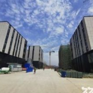 准现房，层高8米1，独有园林级生态产业园，交通发达，生活配套齐全