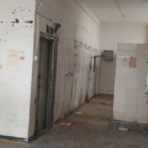 厂靓价廉，大马路边，可做仓库，电子，电商，办公。离地铁站500米。