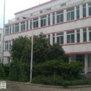 独门独院，占地5800方，国有证，有宿舍，出售