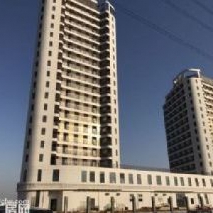 出售全新独栋厂房1千−9千平方，50年产权 两证全可按揭