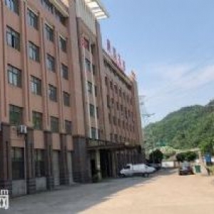 出售嘉兴平湖15亩土地带7700方厂房，其中有单层3800方，有沿街门店500方
