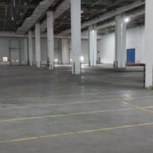 出售桐乡崇福工业区10亩10000方厂房。共三幢，其中2幢为标准厂房，1−4层，