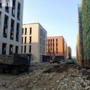 地铁旁厂房出售 层高7.2米 跨度8米 可以按揭 首付三成