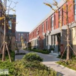(三证齐) 杭长高速口1.8公里 底层高8.1米(可做隔层)50年产权可按揭