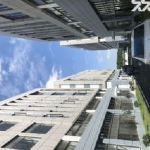 新区旺庄400平顶楼厂房+300平阳台出售