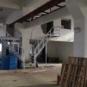 东山二楼1300平方 包税价 有行车