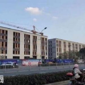 准现房   全新的   非中介  三证齐全