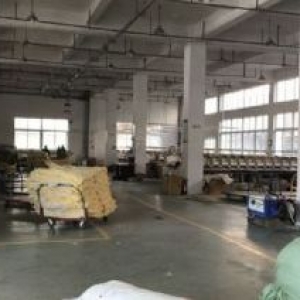 飞云南滨云江工业区厂房一楼2100平米出售，适合五金机械汽摩配等等