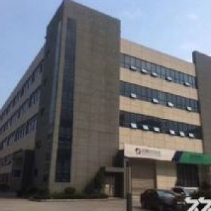 鹿城轻工园区一期厂房出售，占地10亩，13580平方，车间11350平方，形象好