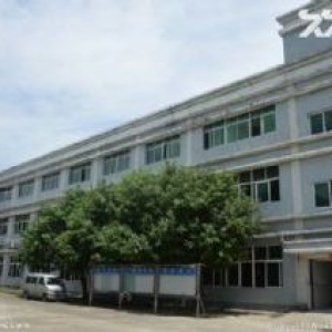 瑞安罗凤罗山大道厂房出售，占地12.5亩，9500平方，厂房大气，