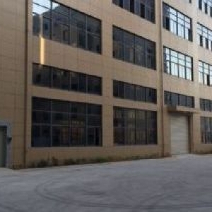 平阳工业区厂房，占地7.8亩7800平方，另有9.5亩9000平方，厂房位置好