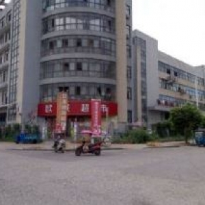 龙湾开发区6.5亩建8700平，大路边，带店面，厂房年份新