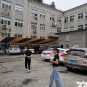 温州大道附近4.9亩，建5800平，宜外贸办公、研发、轻工生产