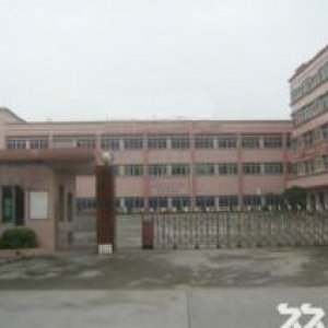 龙湾开发区6亩建筑4500㎡，路宽，位置好可做店面，可腾空