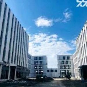 2层厂房出售，楼上楼下各560平，欢迎高新企业入驻