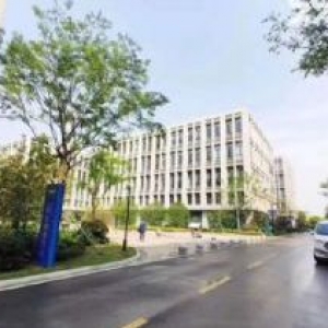 园区旁的生产厂房出售，楼上楼下各560平，招智能制造企业
