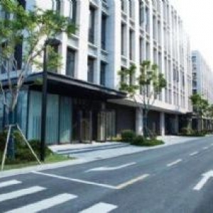 两证齐全，少有两层厂房出售，楼上楼下各600平