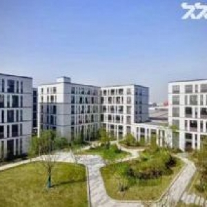 芙蓉大道，900平楼上厂房出售，有货梯有客梯