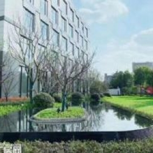 独栋三层半，花园厂房出售，国土50年工业用地