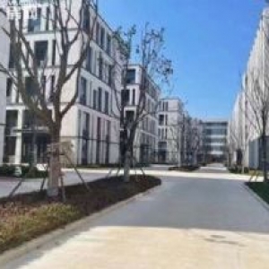 无锡框架结构厂房出售，适合轻工业生产，有货梯可环评