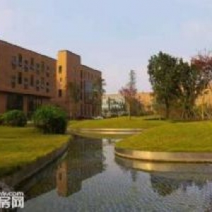 8.1米高框架独栋 办公生产一体 厂房带食堂和员工宿舍