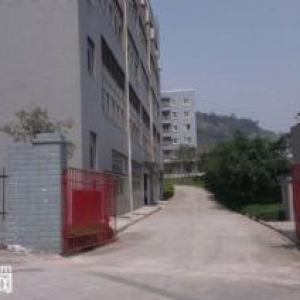 重庆渝北区回兴服装城轻轨站附近平层仓库低价出租中