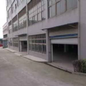 重庆渝北区回兴服装城轻轨站附近平层仓库低价出租