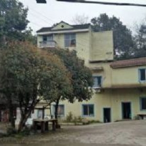 出租巴南区界石镇附近2200平场地
