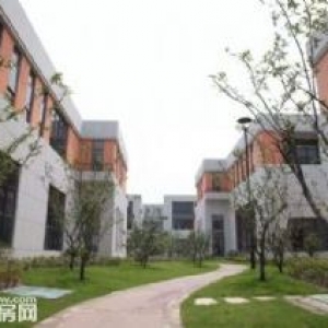 标准钢筋混凝土框架结构厂房，有产权，八米层高，交通便利