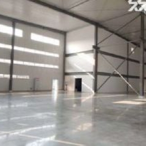 园区可走大车 预留牛腿可架行车 1500平