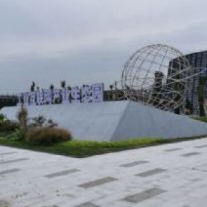 重庆向家岗轻轨站旁纯写字楼出租，195−1500平，一手资源。