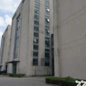 机场高架下园区厂房出租2000方起租 有食宿配套