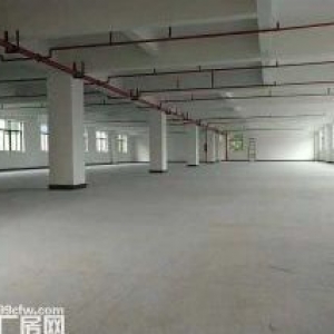 勾庄丁公路上面1楼600方仓库出租，带有冷库，离勾庄农副物流近，集装箱进出便利