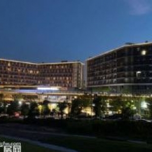 出租锦南工业区1−3层8500方一楼层高8米可加行车一楼18块2楼16，3楼15
