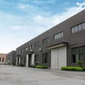 出售桐庐江南镇高速出口附近17.5亩国有土地，2900方单层厂房，证件齐全