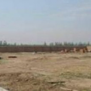 出售浦阳高速口附近工业用地10亩报价150万一亩，围墙塘渣填好，年限还有45年