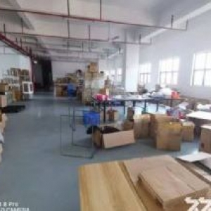 好招工 凤岗雁田布心楼上厂房出租650平 有办公室 水电齐全