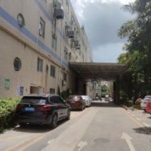 主干道旁，凤岗雁田楼上整层1600平方厂房出租 周边好招工