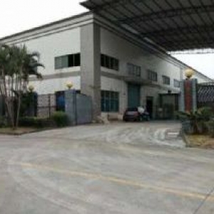 独院厂房1600平方带牛角