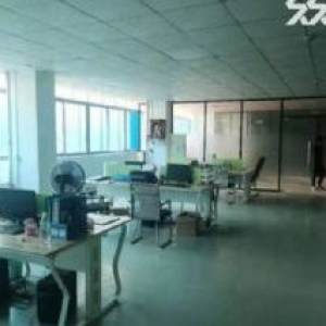 塘厦林村楼上1400平厂房出租，带水电办公室装修，拎包入驻