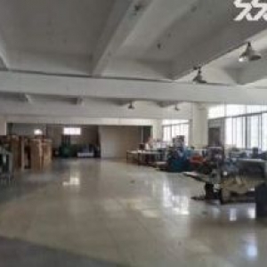 凤岗雁田二楼800平厂房出租，现成水电办公室装修，交通便利