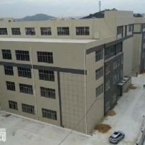 东莞市凤岗镇７４００平方米八楼厂房出租