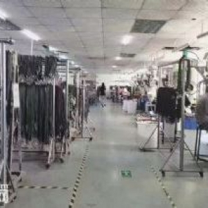 塘厦四村三楼1250平，电子厂房出租，有现成办公室水电齐全