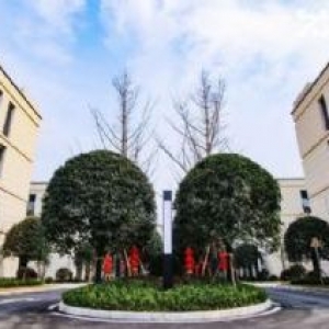 出售金凯路工业园，3层独栋厂房，50年产权，可办证贷款，层高7.2米