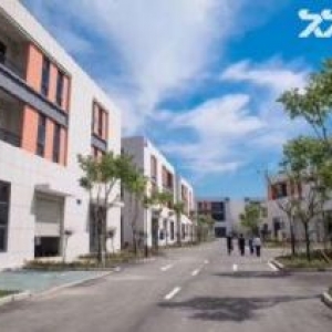 出售南昌全新标准厂房，紧邻地铁口，周边配套完善，办房产证