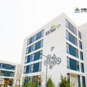 出售新建高速出口独栋厂房，产证齐全，总价低，配套好，非中介