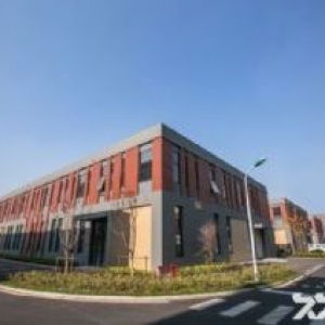出售靠近九龙湖标准厂房，50年产权，办三证，非中介